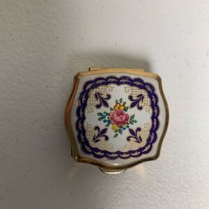Vintage Stratton Pill Box with Floral Decoration